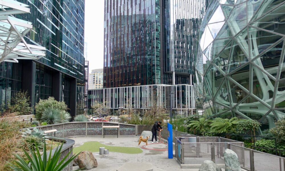 Amazon reportedly set to lay off up to 30,000 corporate employees in massive workforce cut – GeekWire