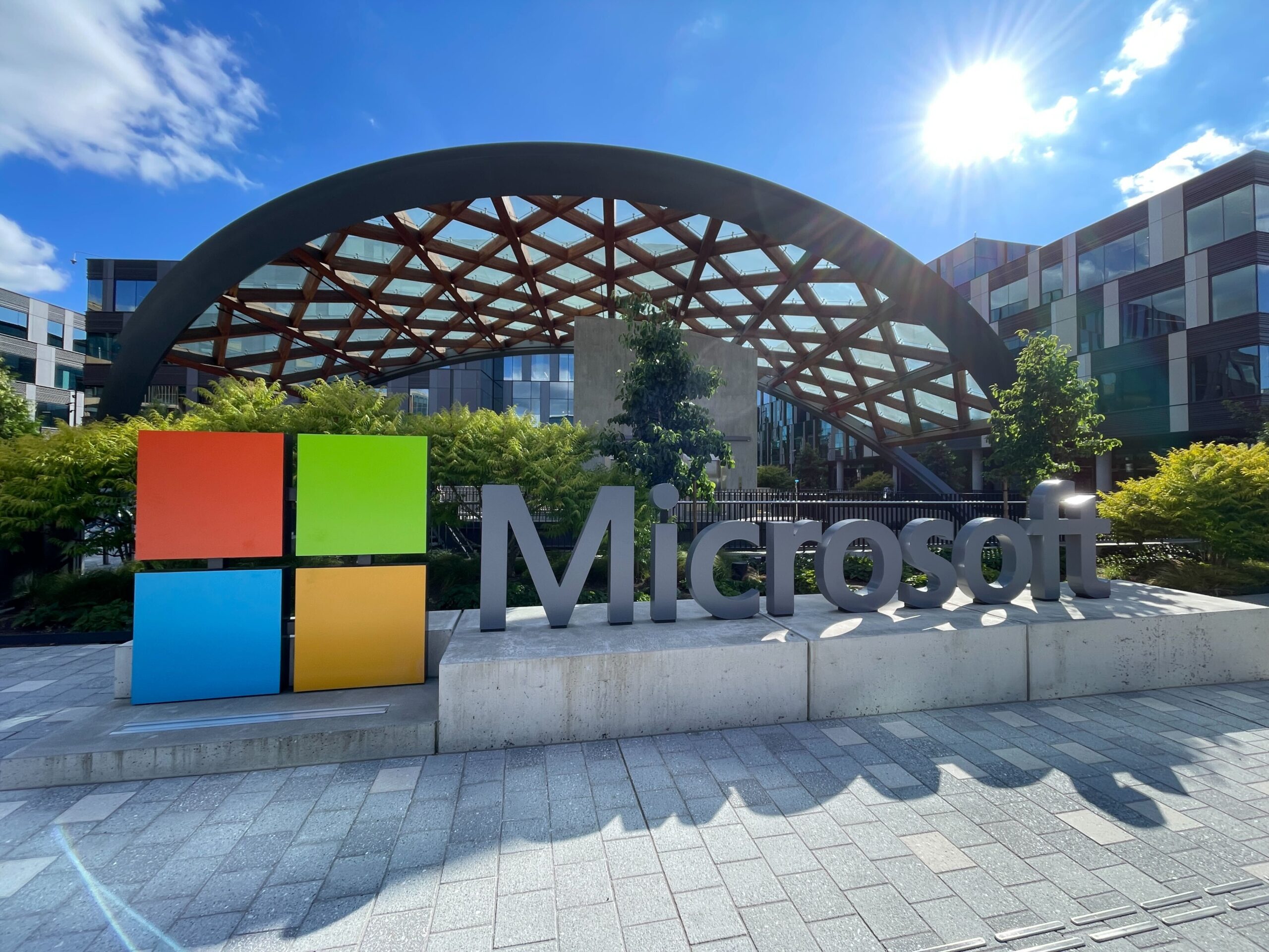 Microsoft sets new RTO policy, requiring employees in the office 3 days per week – GeekWire