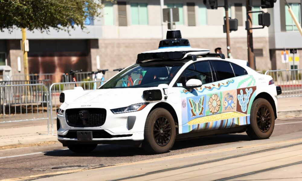 Waymo robotaxis to deliver orders for some US DoorDash users