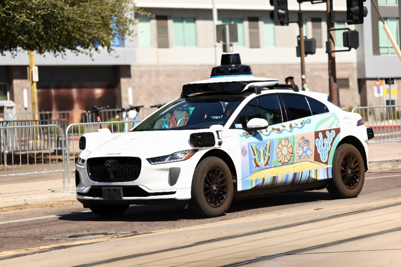 Waymo robotaxis to deliver orders for some US DoorDash users