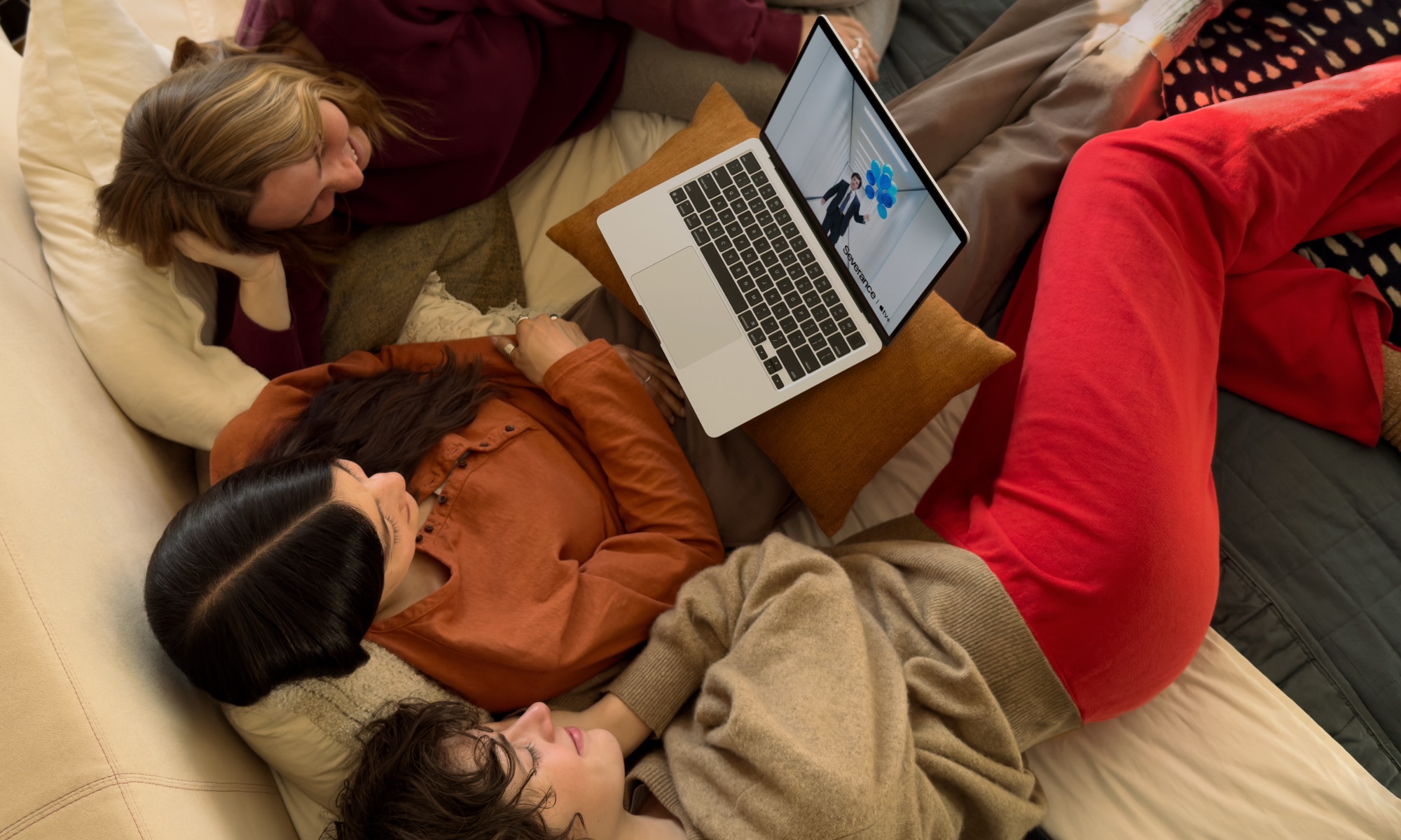 Apple MacBook Air lifestyle at home 250305