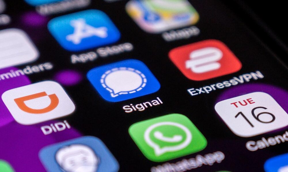 Signal extends backup feature to iOS users