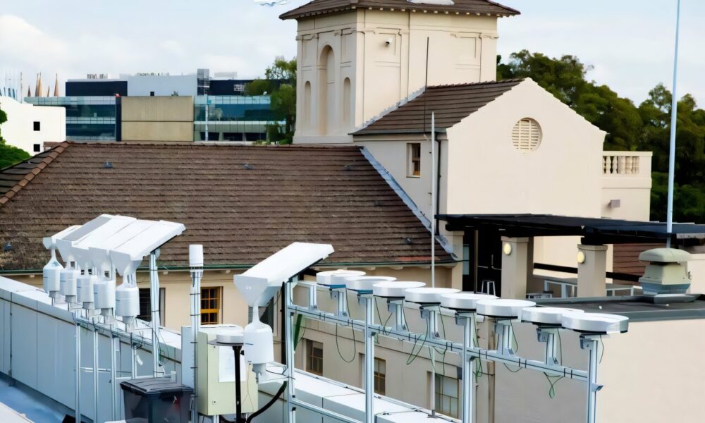 Cooling paint harvests water from thin air