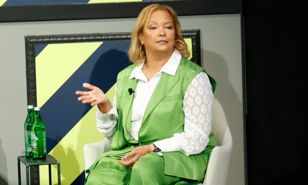 Apple announces even more major executive turnover