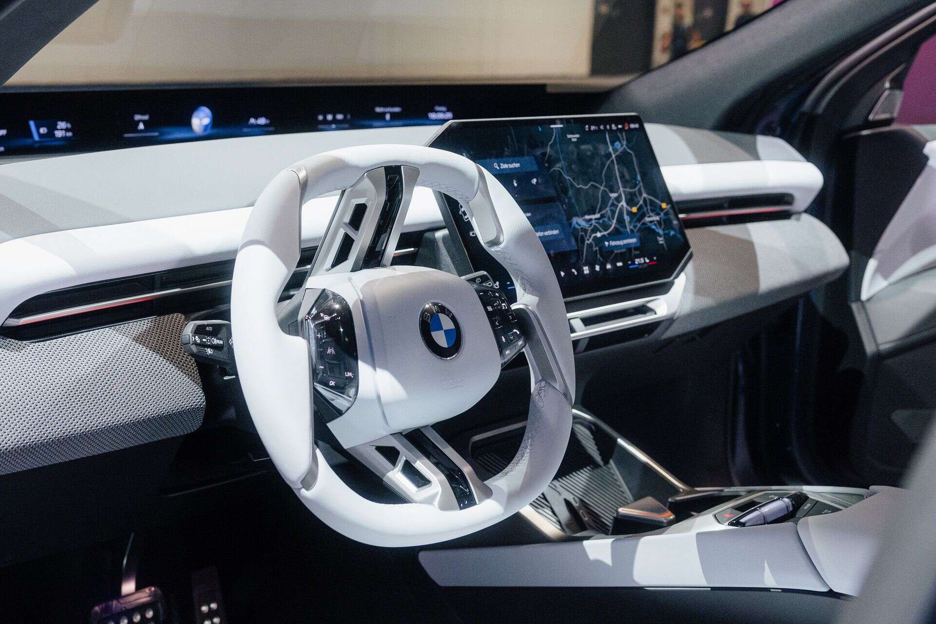 2026 BMW IX3 BERLIN MARATHON 04