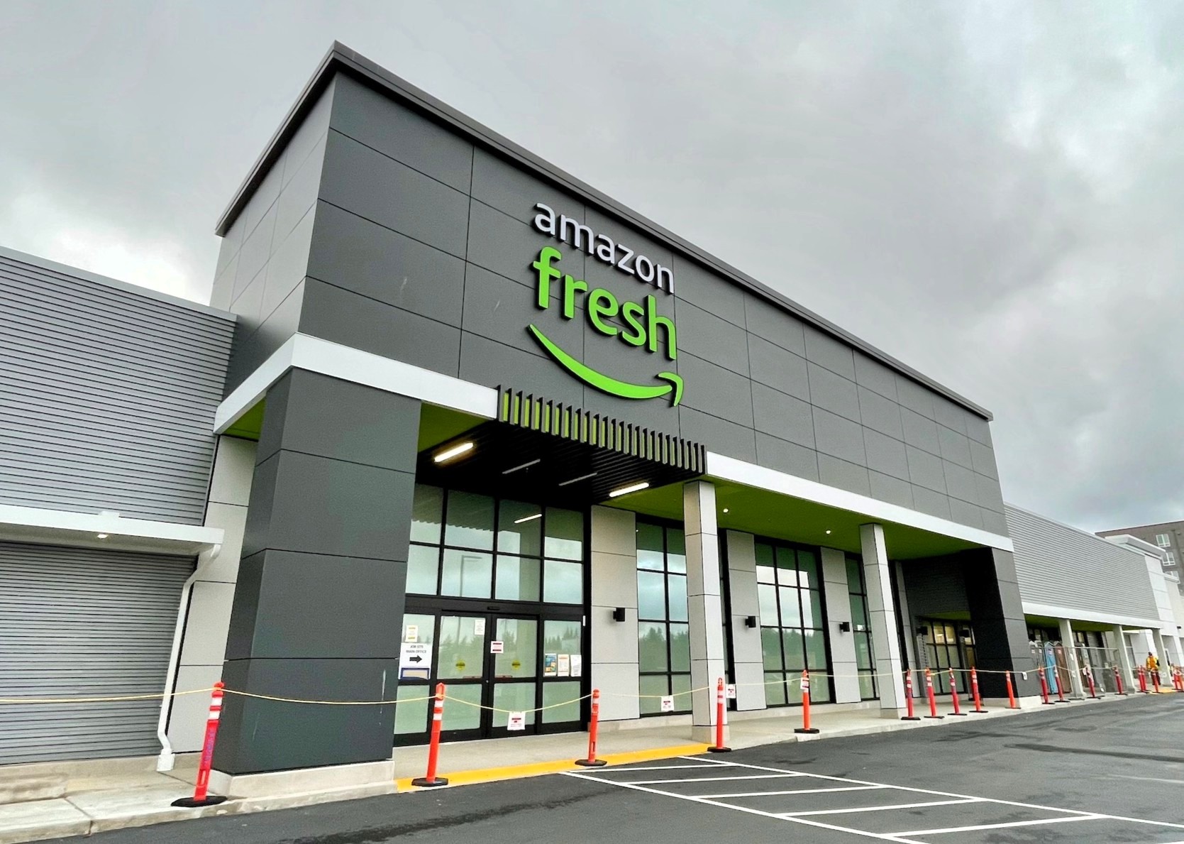 Amazon closing all Amazon Fresh and Go stores to focus on Whole Foods and grocery delivery – GeekWire