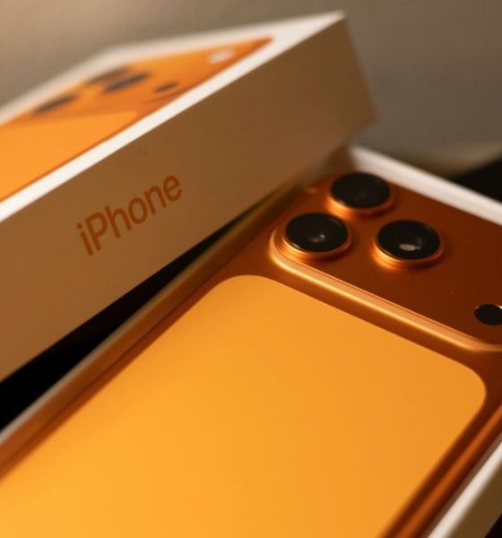 iPhone 17 Pro cosmic orange unboxing
