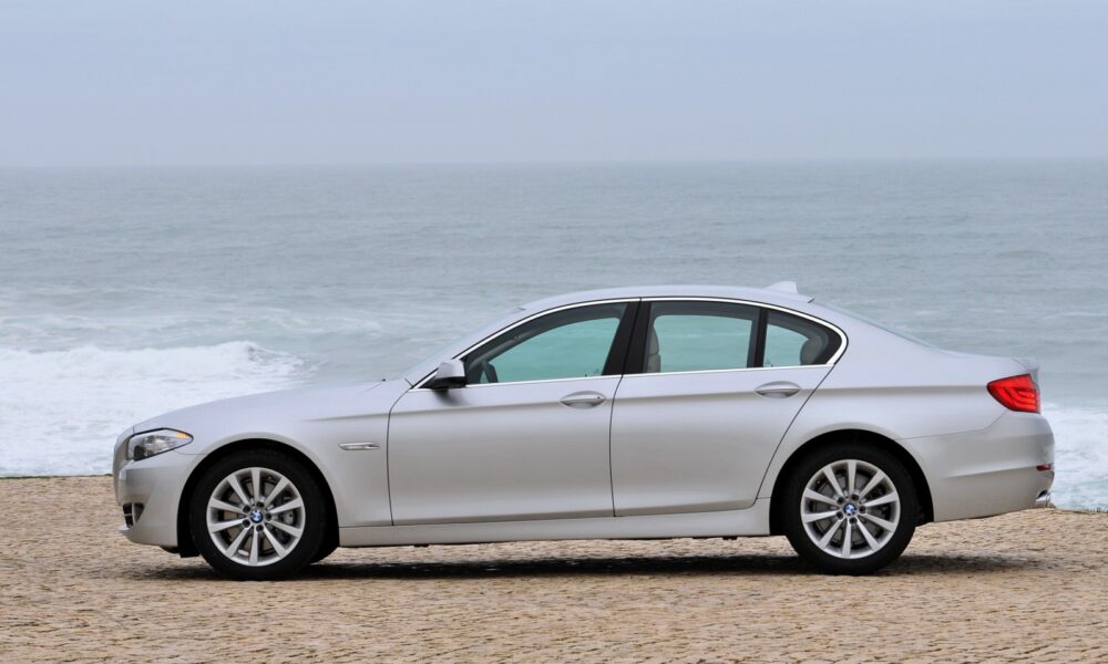 Abandoned BMW 5 Series Becomes an Ice Cave on Lake Erie
