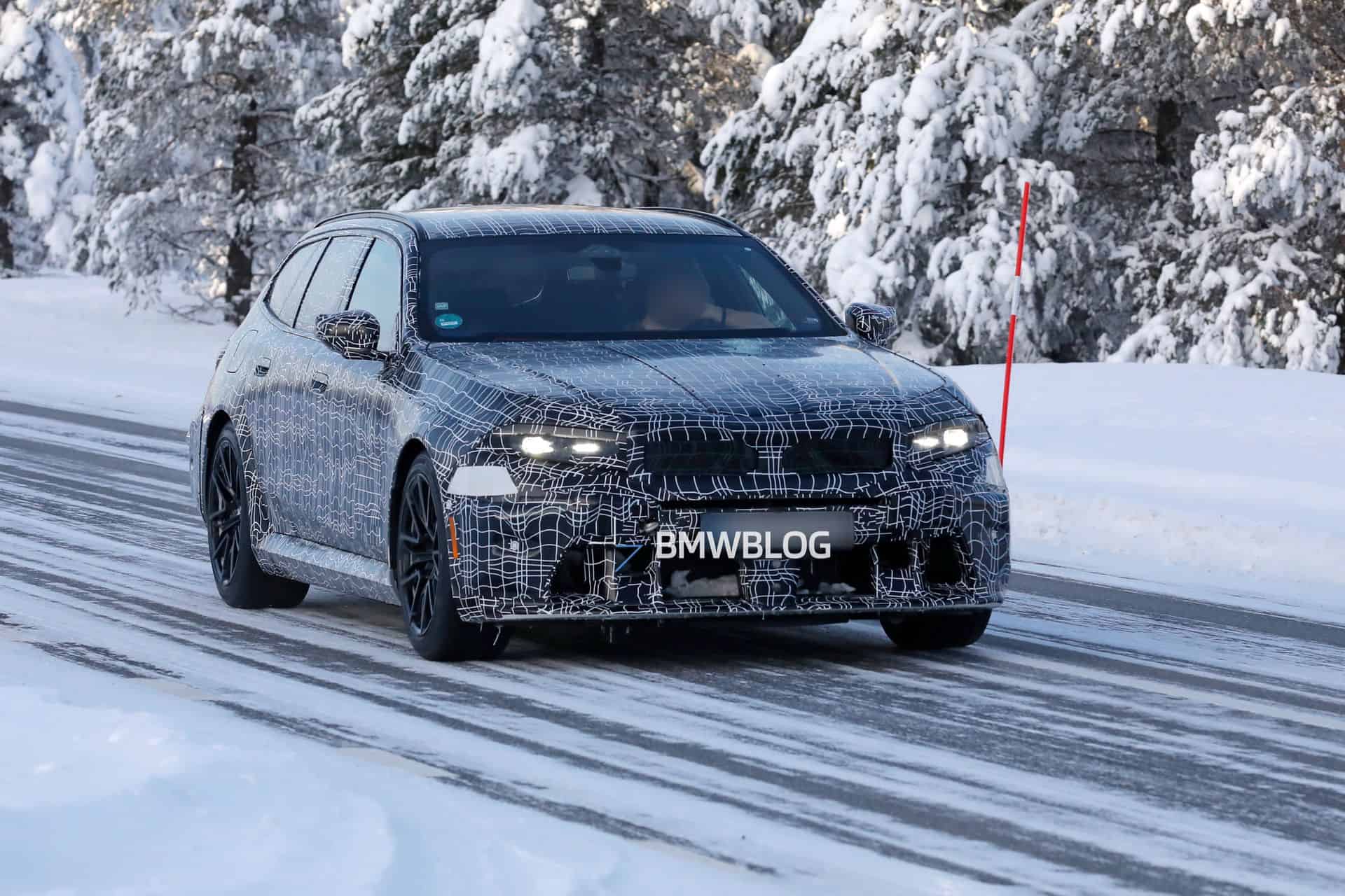 2027 BMW M5 TOURING SPY PHOTOS WINTER 19