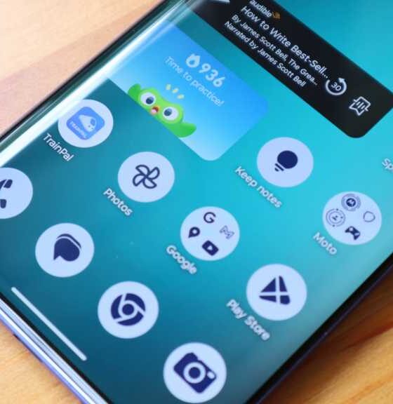 Motorola Edge 60 Pro Android overlay