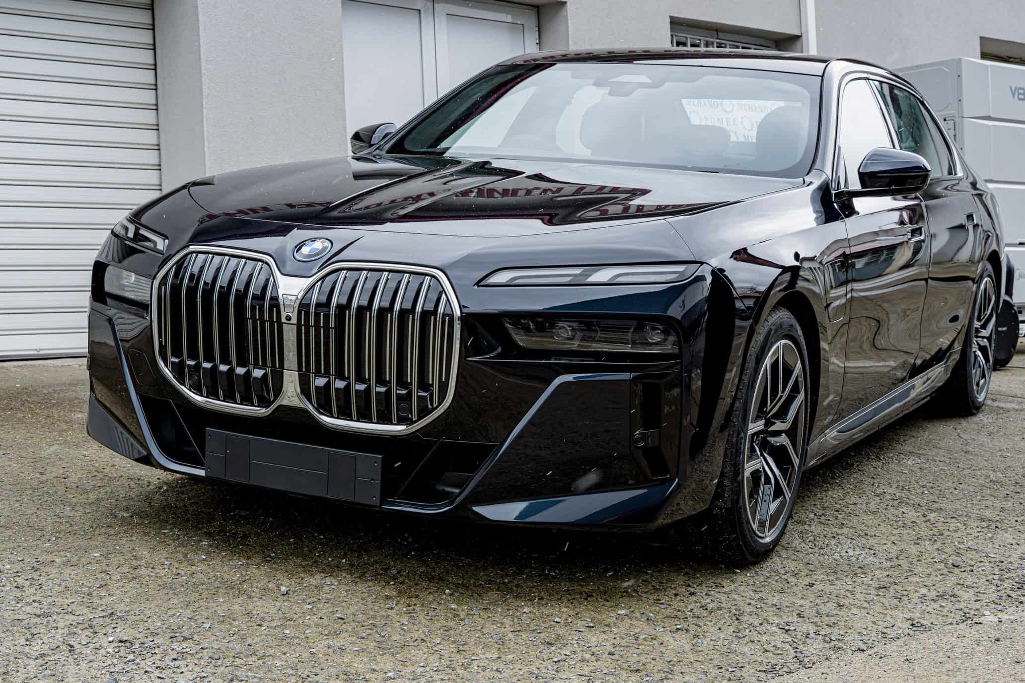 BMW 750E 2