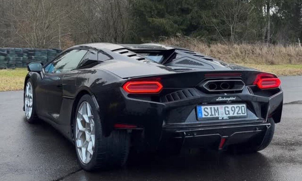 Straight-piped Lamborghini Temerario makes the right pops and bangs