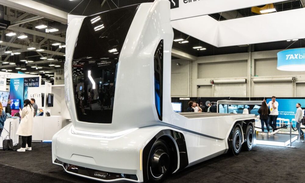 Self-driving truck startup Einride raises $113M PIPE ahead of public debut