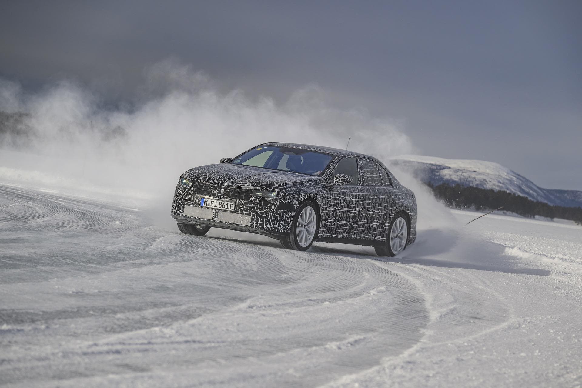 BMW NEUE KLASSE I3 SEDAN PROTOYPE drifting