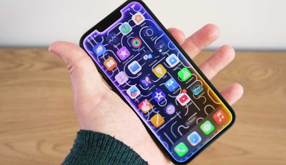 Apple iPhone 16e REVIEW iOS 18 Siri