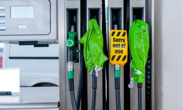 Panic buying sees more than 100 Victorian service stations run out of fuel