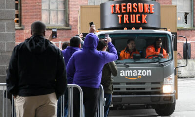 Seahawks star Marshawn Lynch had one Amazon exec on edge when he took the wheel of Treasure Truck – GeekWire