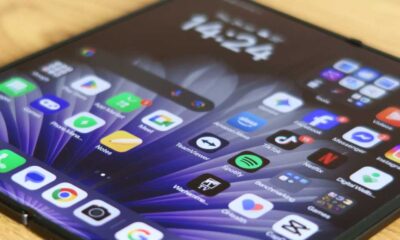 Oppo Find N5 REVIEW inner screen angled