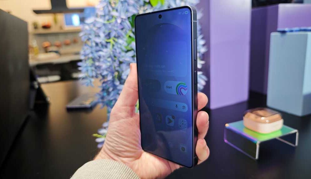 Samsung Galaxy S26 Ultra privacy display angles 3