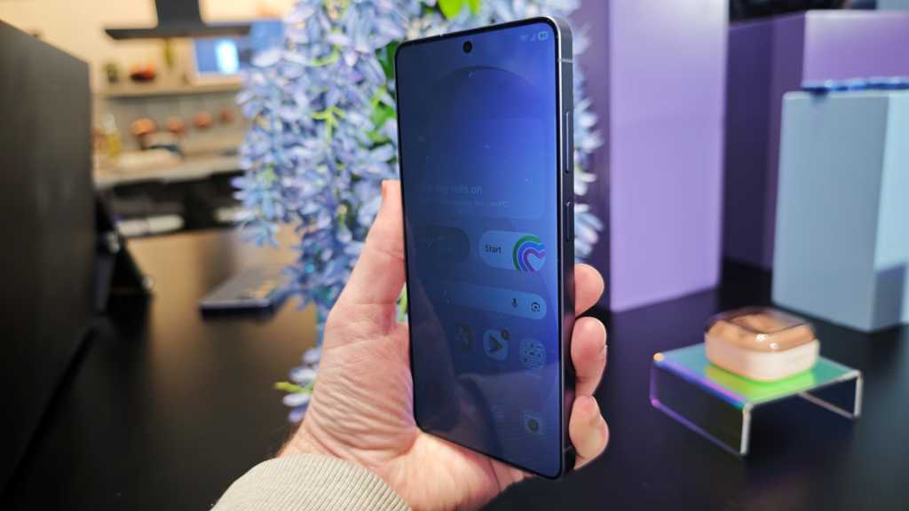 Samsung Galaxy S26 Ultra privacy display angles 3