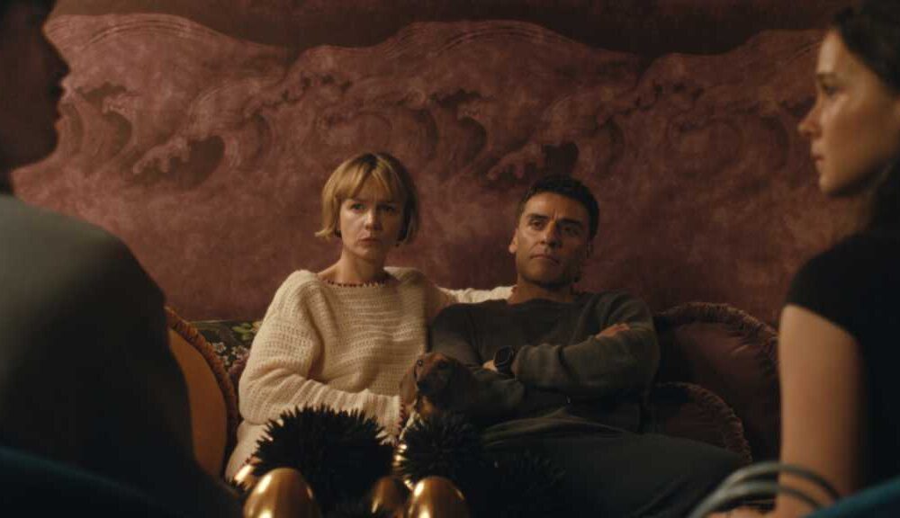 Charles Melton as Austin Davis, Carey Mulligan as Lindsay Crane-Martin, Oscar Isaac as Josh Martin, Cailee Spaeny as Ashley Miller in episode 202 of Beef