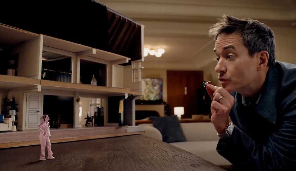 The Miniature Wife - Elizabeth Banks as Linda, Matthew Macfadyen as Les