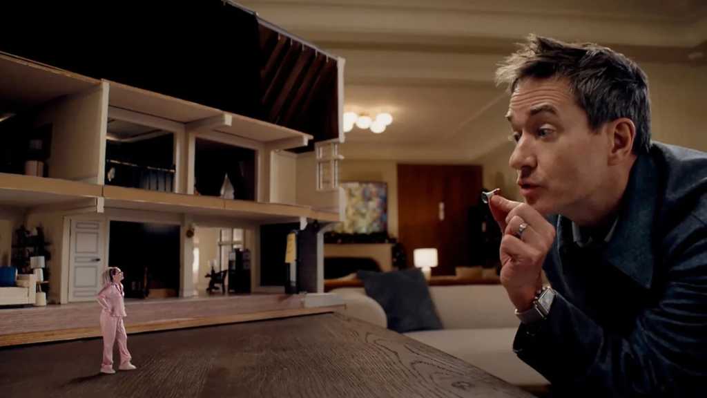 The Miniature Wife - Elizabeth Banks as Linda, Matthew Macfadyen as Les