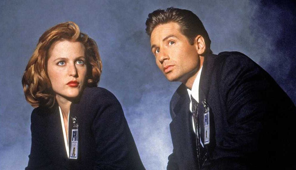 X-Files - Gillian Anderson as Dana Scully, David Duchovny as Fox Mulder