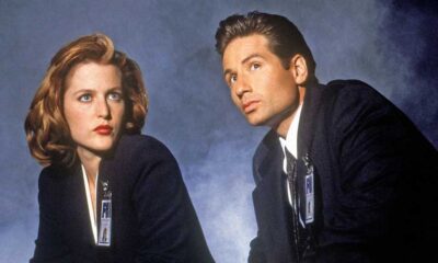 X-Files - Gillian Anderson as Dana Scully, David Duchovny as Fox Mulder