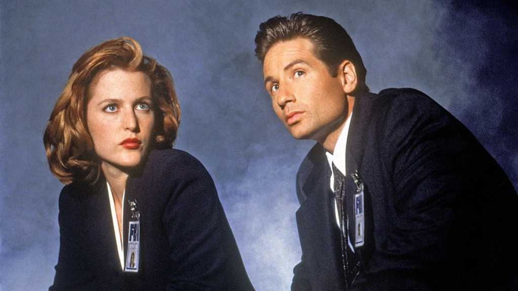 X-Files - Gillian Anderson as Dana Scully, David Duchovny as Fox Mulder