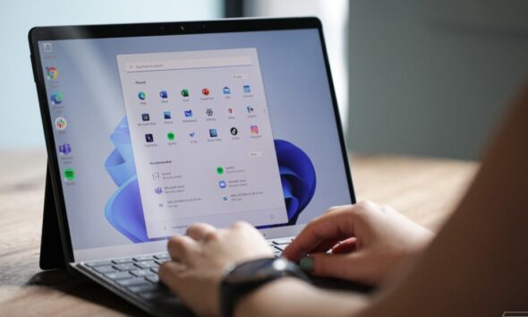 Windows 11 is finally getting a movable taskbar