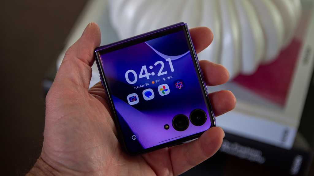 Motorola Razr 70 Ultra cover screen