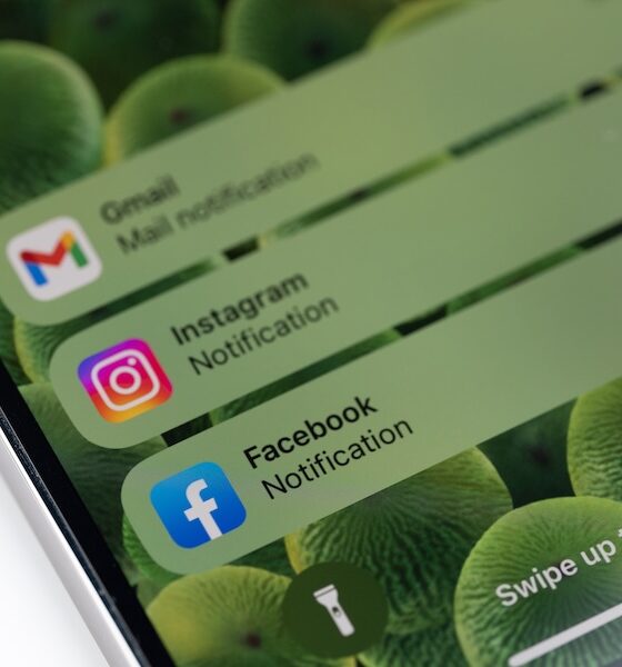 Notifications on unlocked iPhone screen