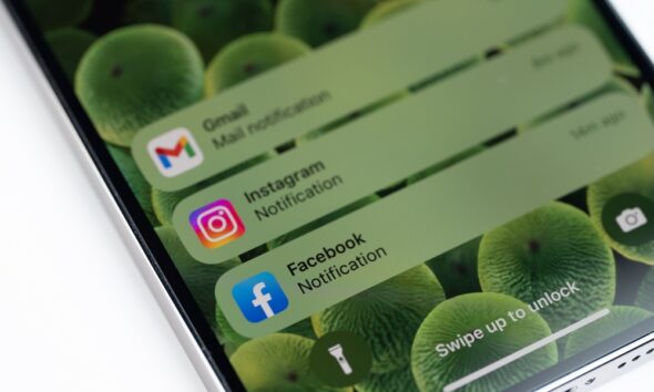 Notifications on unlocked iPhone screen