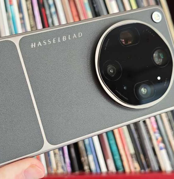 Oppo Find X9 Ultra in hand