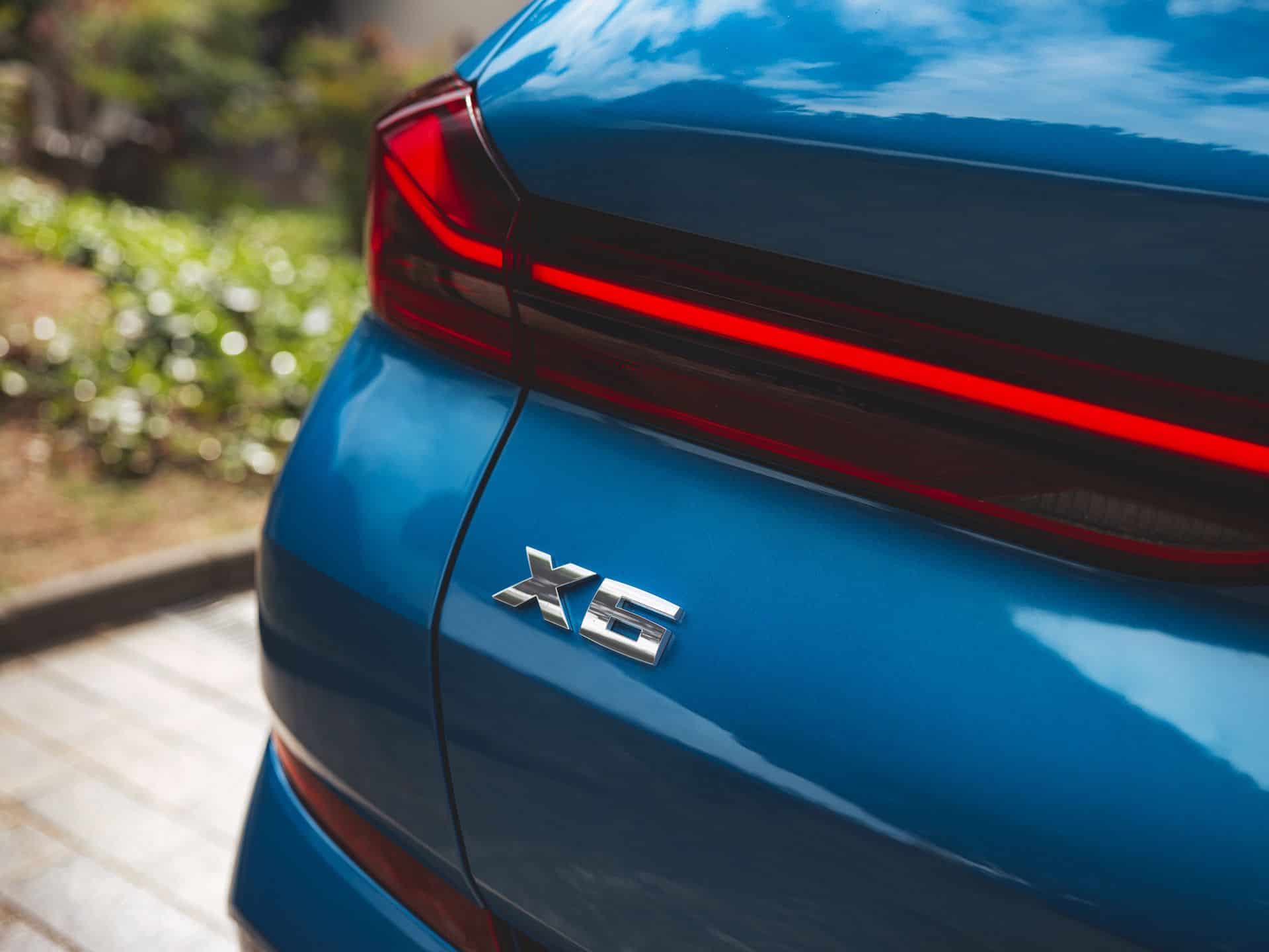 The badge of the BMW X6