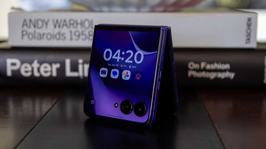 Motorola Razr 70 Ultra cover screen