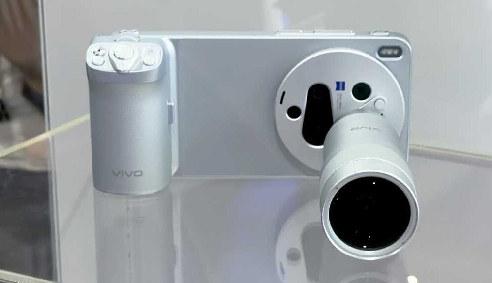 Vivo X300 Ultra front