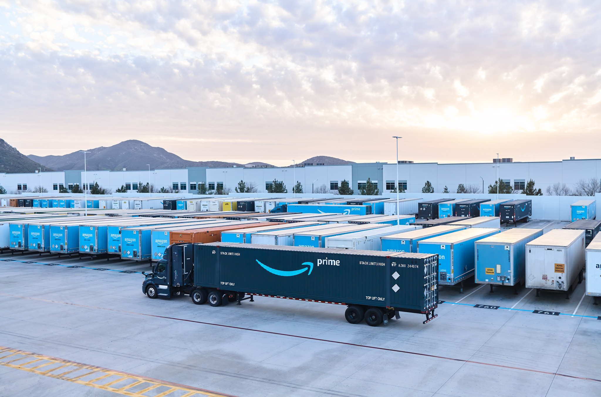 Amazon turns its logistics empire into a new business, taking on UPS and FedEx in freight and shipping – GeekWire