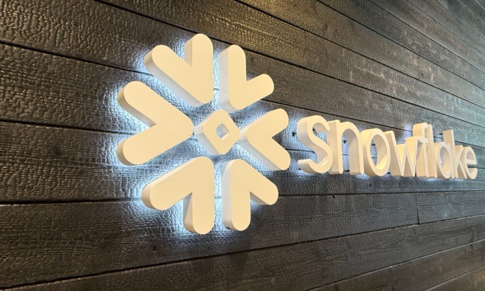 Snowflake commits $6B to Amazon Web Services over 5 years in latest AI infrastructure deal – GeekWire