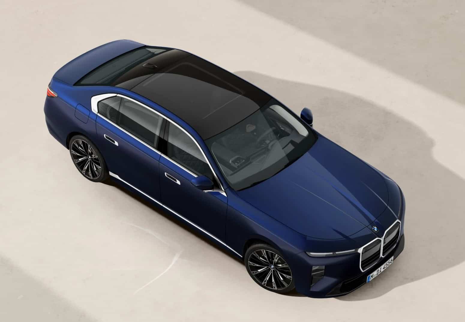 2027 BMW 7 SERIES DUAL FINISH TANZANITE BLUE 7