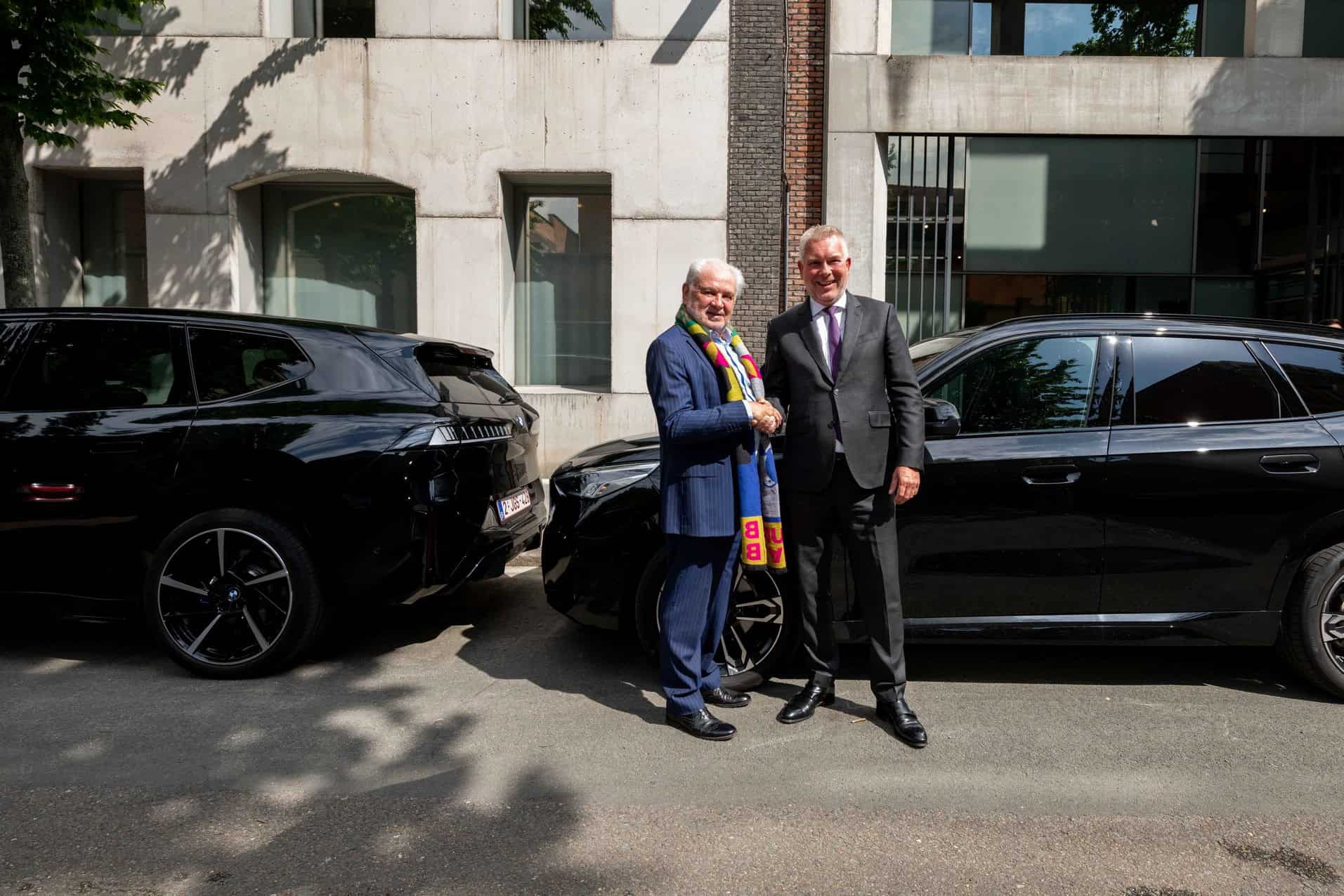 KATOEN NATIE BUYS 1,000 BMW AND MINI EVS 1