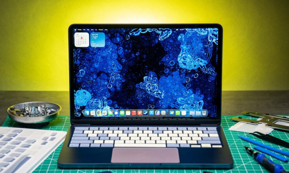 I customized a MacBook Neo with colorful spare parts