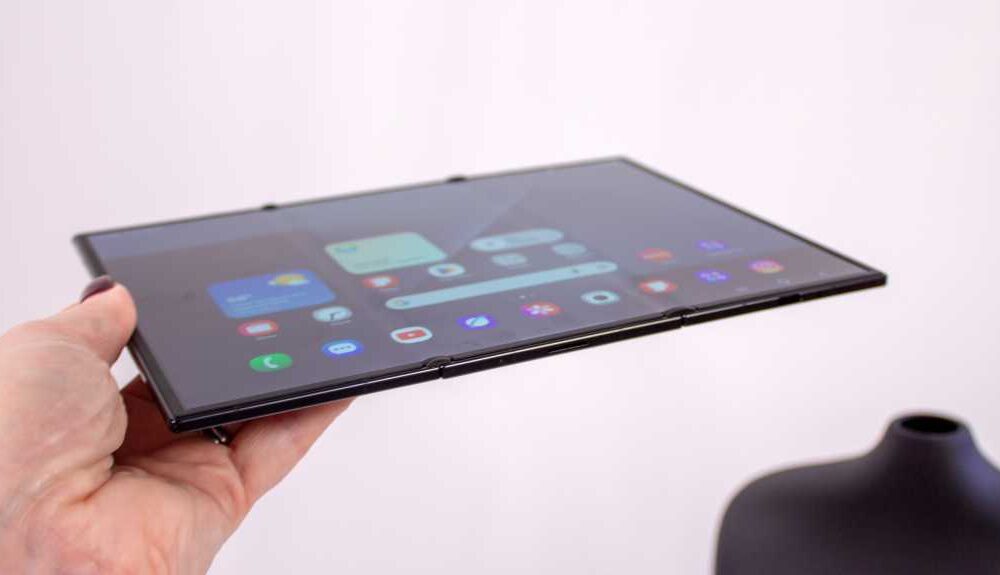 Samsung Galaxy Z TriFold 16