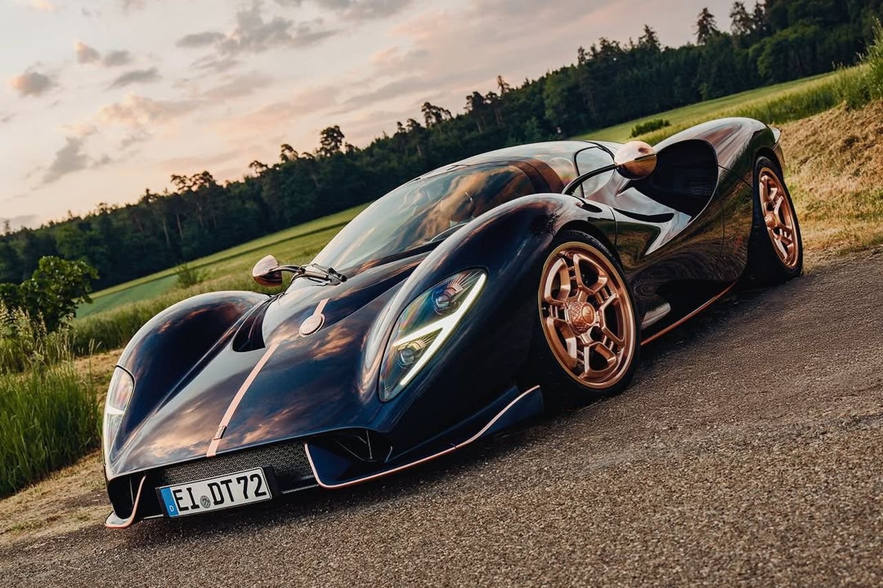 The first customer De Tomaso P72 "Aurelian Night" revealed