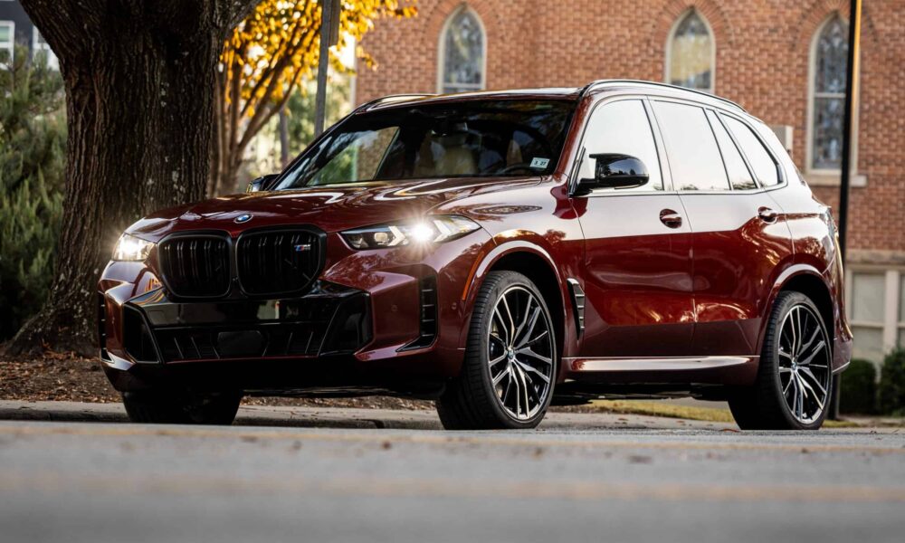 Side view BMW X5 M60i