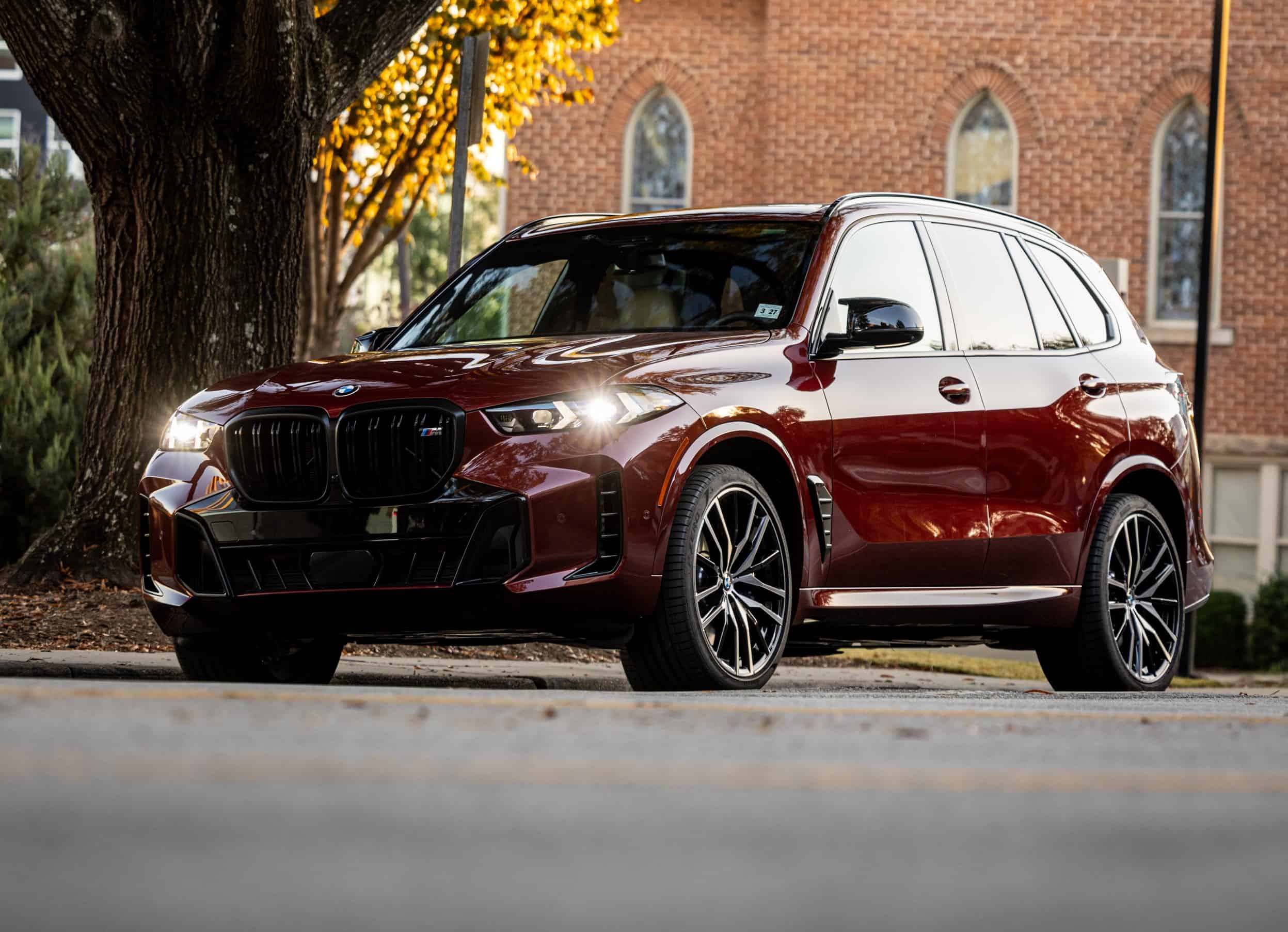 Side view BMW X5 M60i
