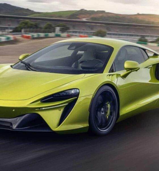 2022-mclaren-artura-exterior