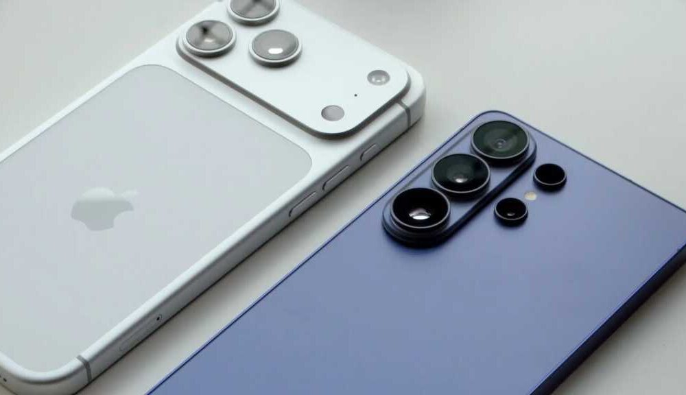 iPhone 17 Pro Max and Samsung Galaxy S26 Ultra