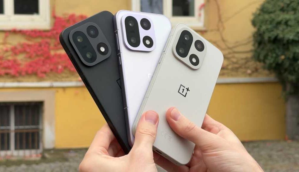OnePlus 15 REVIEW colourways handheld